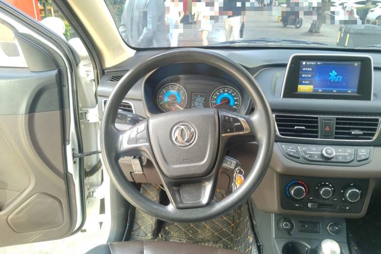 Used Dongfeng Fengon 330 2019 1.5L 330S Manual Comfort Version China VI Standard Steering Wheel