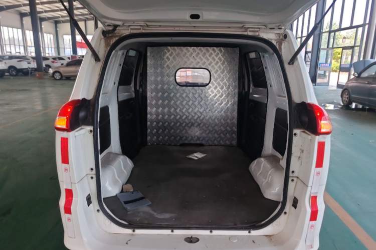 Used Dongfeng Fengon 330 2019 1.5L 330S Manual Luxury Van China VI Standard Trunk