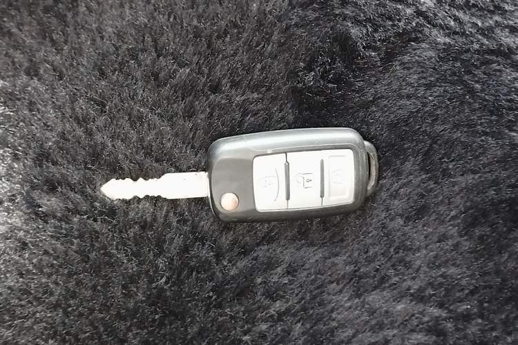 Used Dongfeng Fengon 330 2019 1.5L 330S Manual Luxury Van China VI Standard Vehicle Key