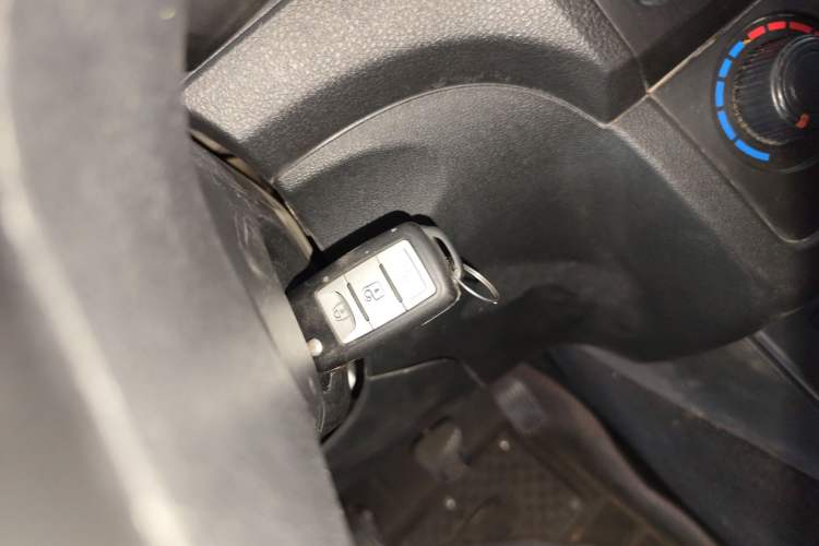 Used Dongfeng Fengon 330 2019 1.5L Manual Utility Grade I China VI Vehicle Key