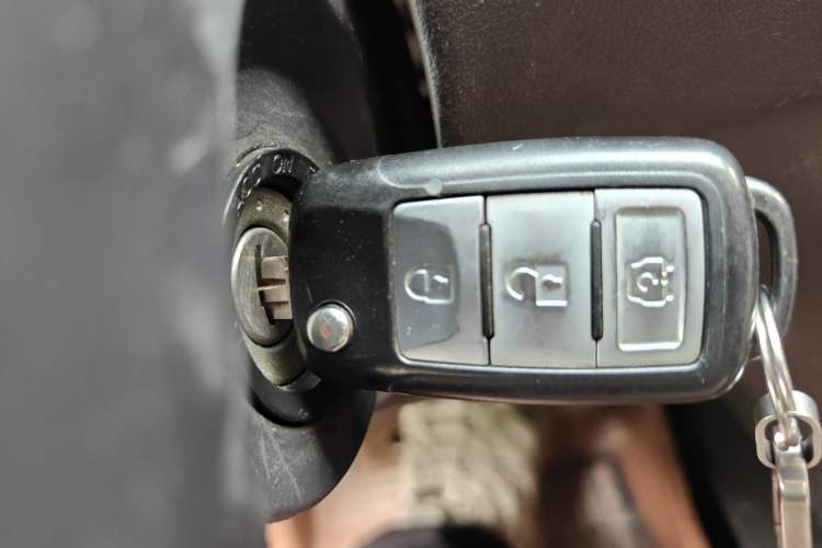 Used Dongfeng Fengon 330 2019 1.5L 330S Manual Comfort Version China VI Standard Vehicle Key