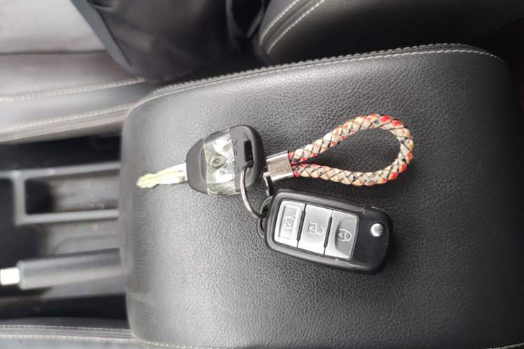 Used Dongfeng Fengon 330 2019 1.5L 330S Manual Comfort Version China VI Standard Vehicle Key