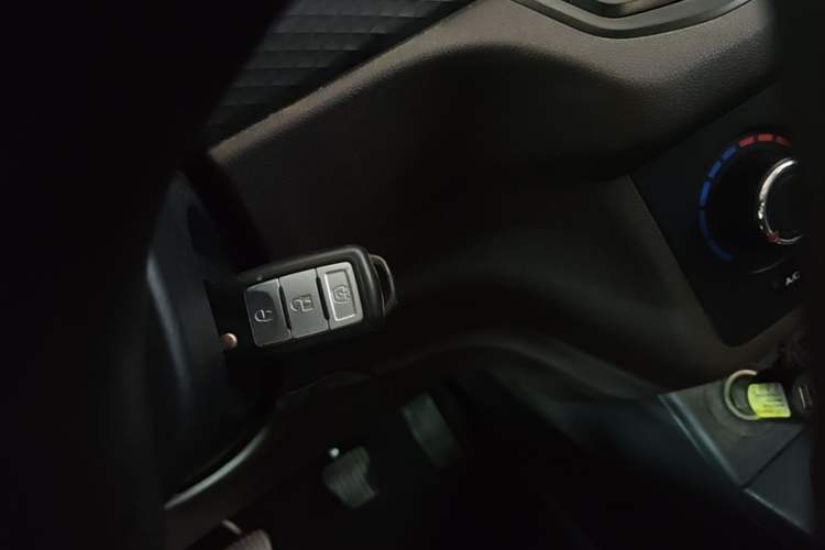 Used Dongfeng Fengon 330 2019 1.5L 330S Manual Comfort Version China VI Standard Vehicle Key