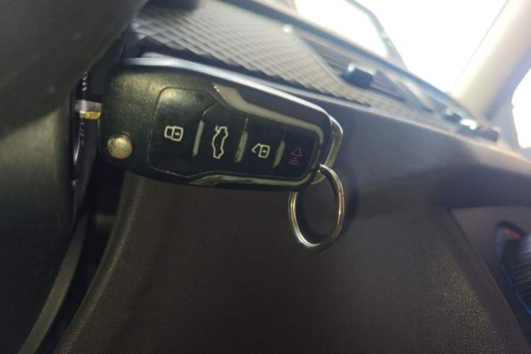 Used Dongfeng Fengon 330 2019 1.5L 330S Manual Comfort Version China VI Standard Vehicle Key