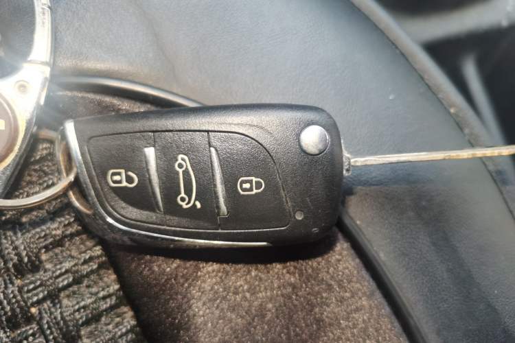Used Dongfeng Fengon 330 2019 1.5L Manual Practical II China VI Vehicle Key