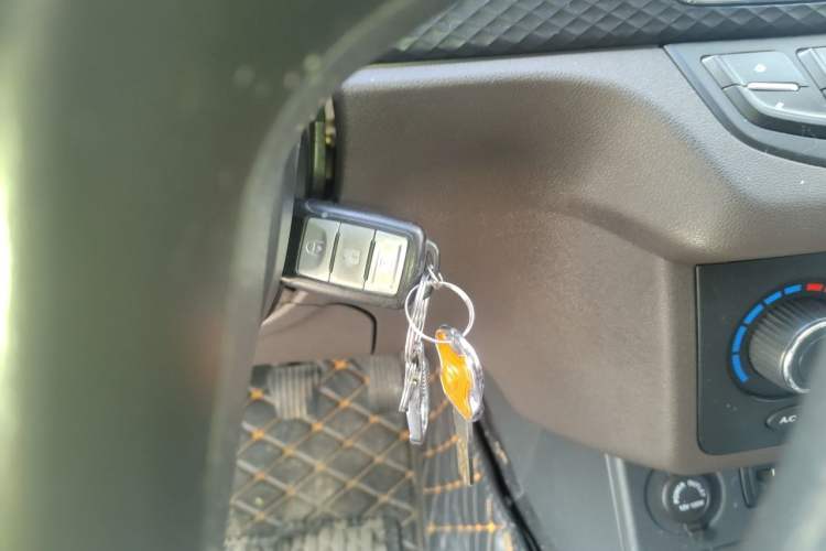 Used Dongfeng Fengon 330 2019 1.5L 330S Manual Comfort Version China VI Standard Vehicle Key
