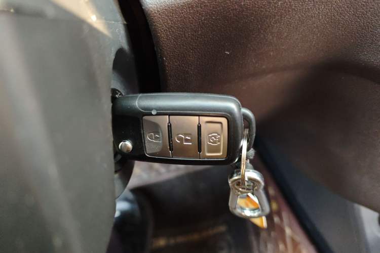 Used Dongfeng Fengon 330 2019 1.5L 330S Manual Comfort Version China VI Standard Vehicle Key