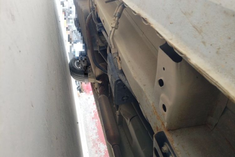 Used Dongfeng Fengon 330  Chassis Front Right