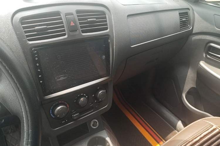 Used Dongfeng Fengon 330 2022 1.5L Manual Luxury Edition China VI Standard Audio And AC Panel