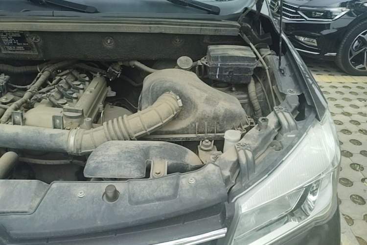 Used Dongfeng Fengon 330 2022 1.5L Manual Luxury Edition China VI Standard Engine Bay Left