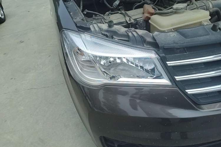 Used Dongfeng Fengon 330 2022 1.5L Manual Luxury Edition China VI Standard Right Front Headlight