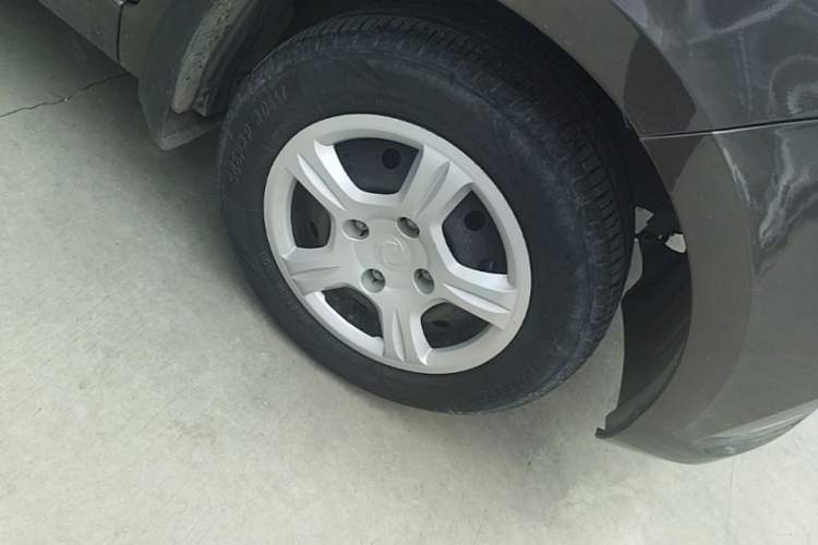 Used Dongfeng Fengon 330 2022 1.5L Manual Luxury Edition China VI Standard Right Front Wheel Hub