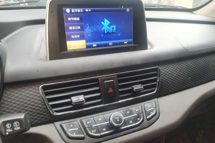 Used Dongfeng Fengon 330 2022 1.5L Manual Luxury Edition China VI Standard Audio And AC Panel