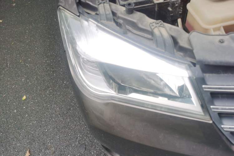 Used Dongfeng Fengon 330 2022 1.5L Manual Luxury Edition China VI Standard Right Front Headlight