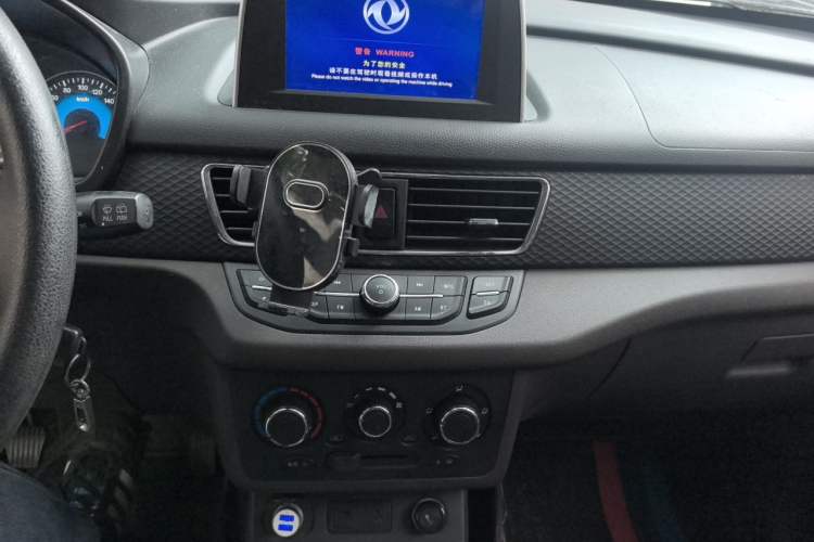 Used Dongfeng Fengon 330 2022 1.5L 330S Manual Supreme Edition China VI Standard Audio And AC Panel