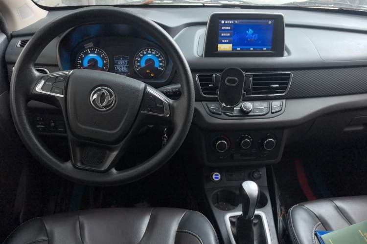 Used Dongfeng Fengon 330 2022 1.5L 330S Manual Supreme Edition China VI Standard Center Console