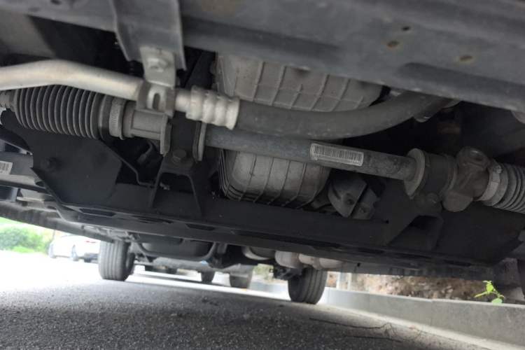 Used Dongfeng Fengon 330 2022 1.5L 330S Manual Supreme Edition China VI Standard Chassis Front