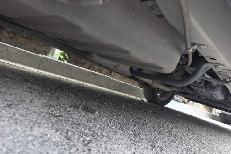 Used Dongfeng Fengon 330 2022 1.5L 330S Manual Supreme Edition China VI Standard Chassis Rear Right