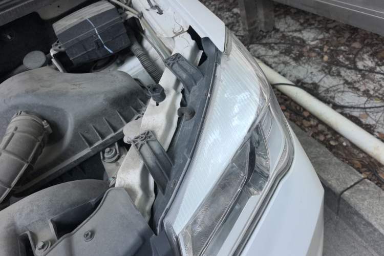 Used Dongfeng Fengon 330 2022 1.5L 330S Manual Supreme Edition China VI Standard Engine Bay Left