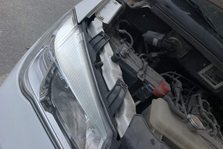 Used Dongfeng Fengon 330 2022 1.5L 330S Manual Supreme Edition China VI Standard Engine Bay Right