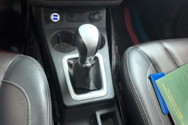 Used Dongfeng Fengon 330 2022 1.5L 330S Manual Supreme Edition China VI Standard Gear Lever