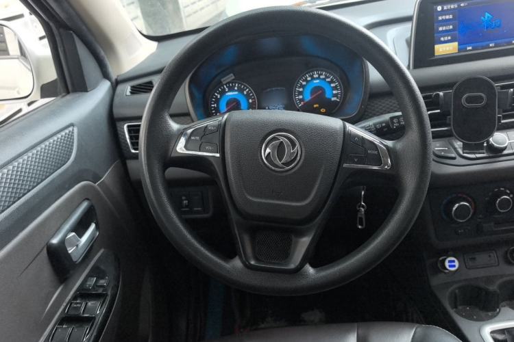 Used Dongfeng Fengon 330 2022 1.5L 330S Manual Supreme Edition China VI Standard Steering Wheel
