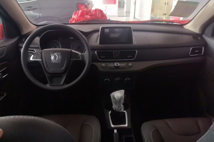 Used Dongfeng Fengon 330 2023 1.5L 330S Manual Comfort Version China VI Standard Interior 1