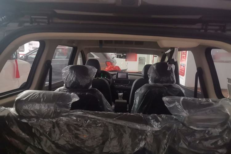 Used Dongfeng Fengon 330 2023 1.5L 330S Manual Comfort Version China VI Standard Interior 4