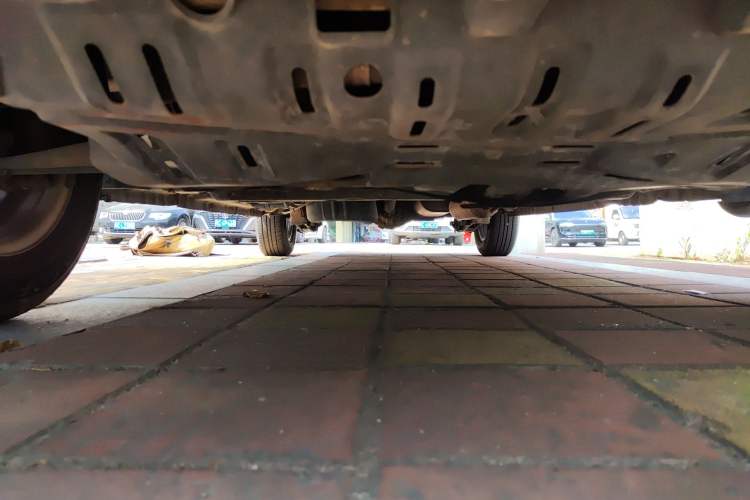 Used Dongfeng Fengon 350 2014 1.5L Manual Base Version Chassis Front