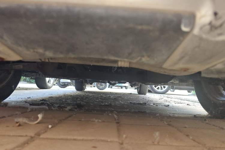 Used Dongfeng Fengon 350 2014 1.5L Manual Base Version Chassis Front