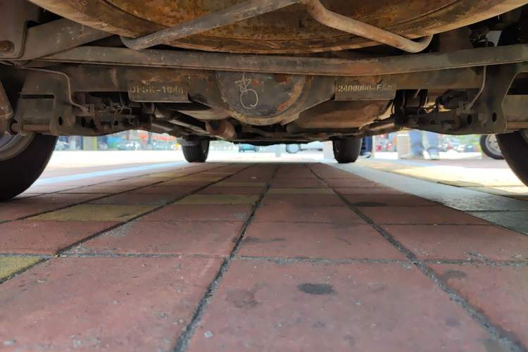 Used Dongfeng Fengon 350 2014 1.5L Manual Base Version Chassis Rear