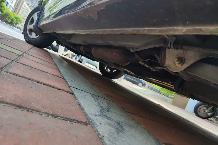 Used Dongfeng Fengon 350 2014 1.5L Manual Base Version Chassis Rear Left