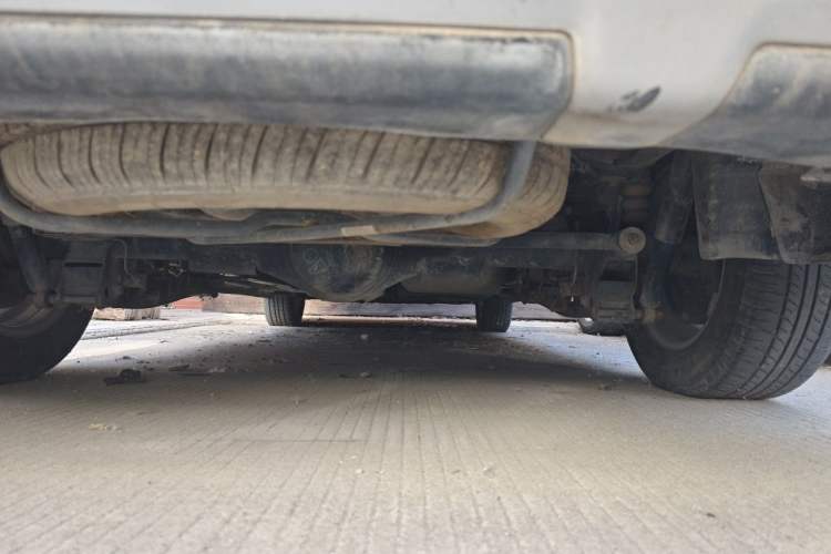 Used Dongfeng Fengon 350 2014 1.5L Manual Base Version Chassis Rear