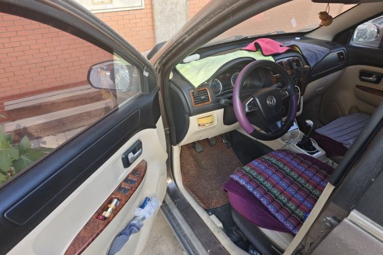Used Dongfeng Fengon 350 2014 1.5L Manual Base Version Driver Seat