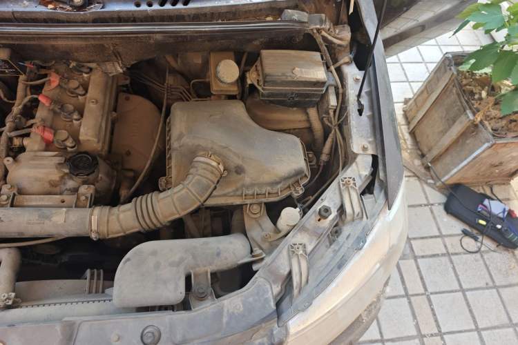 Used Dongfeng Fengon 350 2014 1.5L Manual Base Version Engine Bay Left