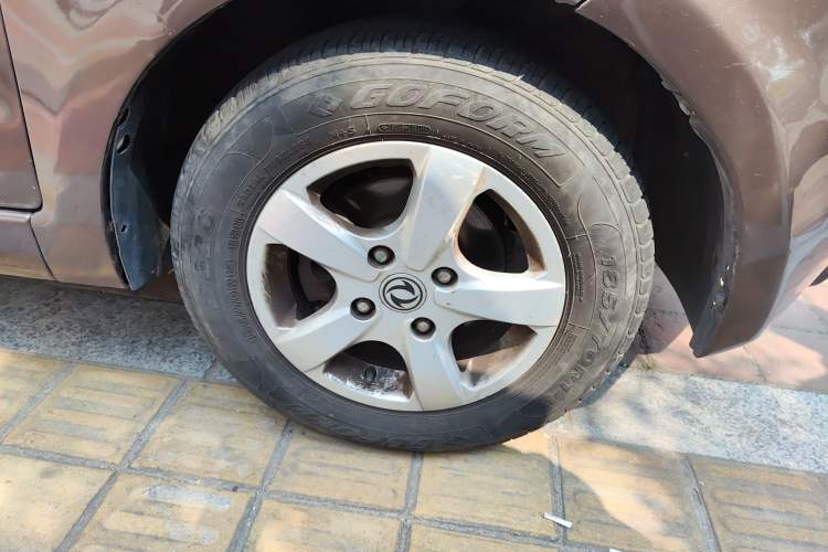 Used Dongfeng Fengon 350 2014 1.5L Manual Base Version Right Front Wheel Hub