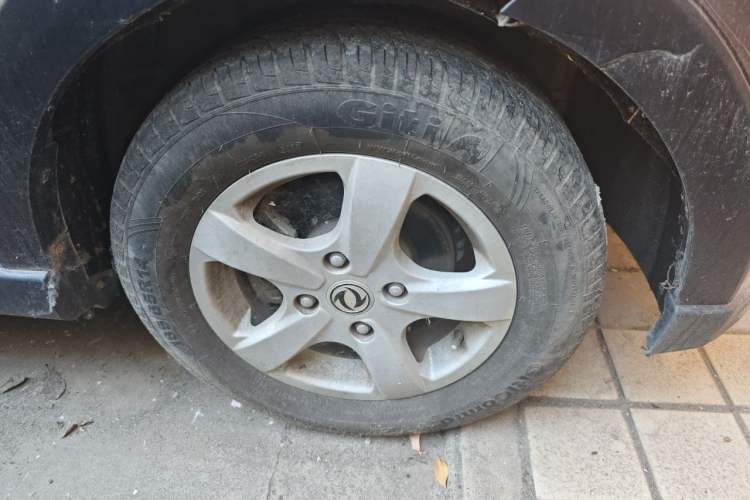 Used Dongfeng Fengon 350 2014 1.5L Manual Base Version Right Front Wheel Hub