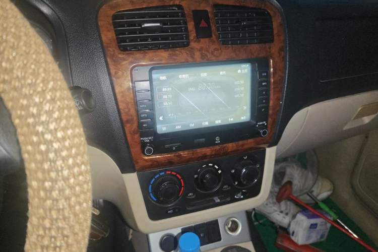 Used Dongfeng Fengon 350 2014 1.5L Manual Base Version Audio And AC Panel