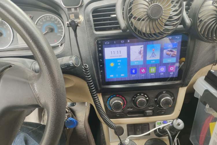 Used Dongfeng Fengon 350 2014 1.5L Manual Base Version Audio And AC Panel