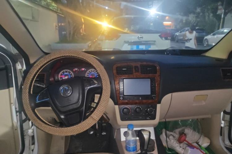Used Dongfeng Fengon 350 2014 1.5L Manual Base Version Center Console