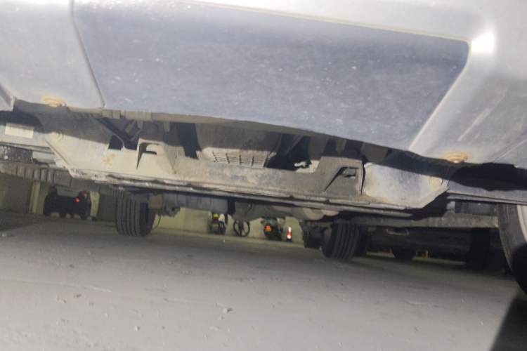 Used Dongfeng Fengon 350 2014 1.5L Manual Base Version Chassis Front