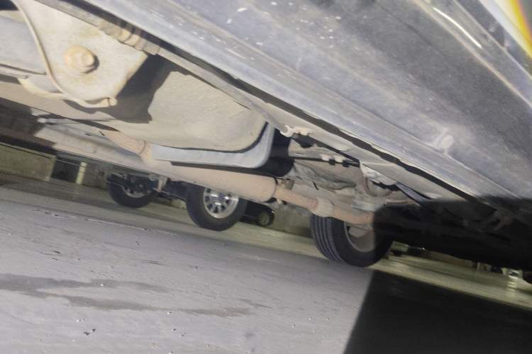 Used Dongfeng Fengon 350 2014 1.5L Manual Base Version Chassis Rear Right