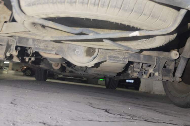 Used Dongfeng Fengon 350 2014 1.5L Manual Base Version Chassis Rear