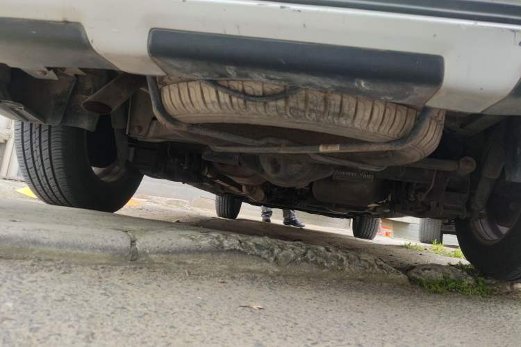 Used Dongfeng Fengon 350 2014 1.5L Manual Base Version Chassis Rear