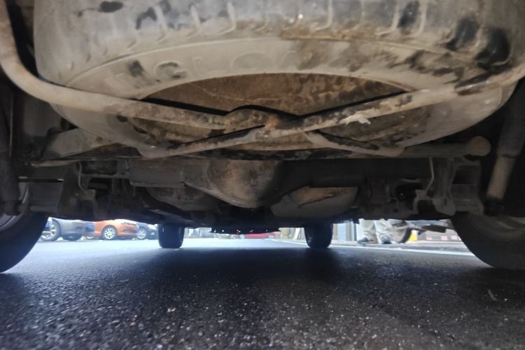 Used Dongfeng Fengon 350 2014 1.5L Manual Base Version Chassis Rear