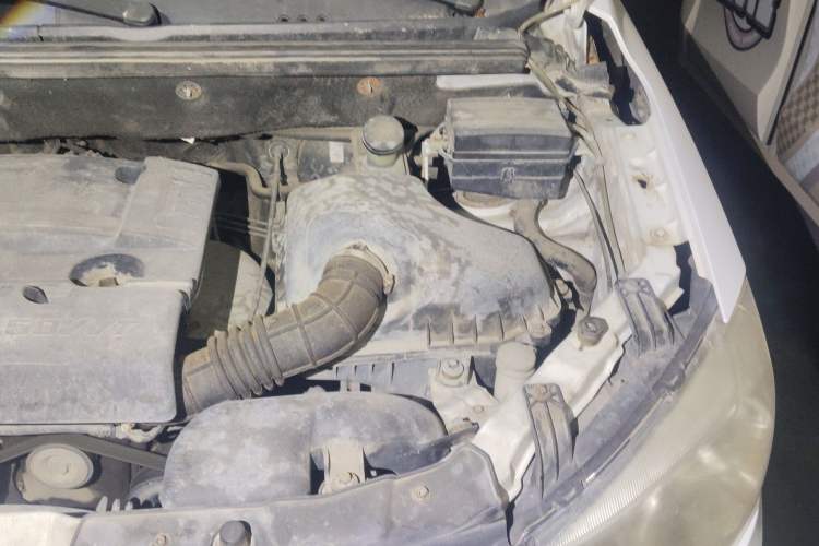 Used Dongfeng Fengon 350 2014 1.5L Manual Base Version Engine Bay Left