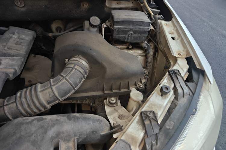 Used Dongfeng Fengon 350 2014 1.5L Manual Base Version Engine Bay Left