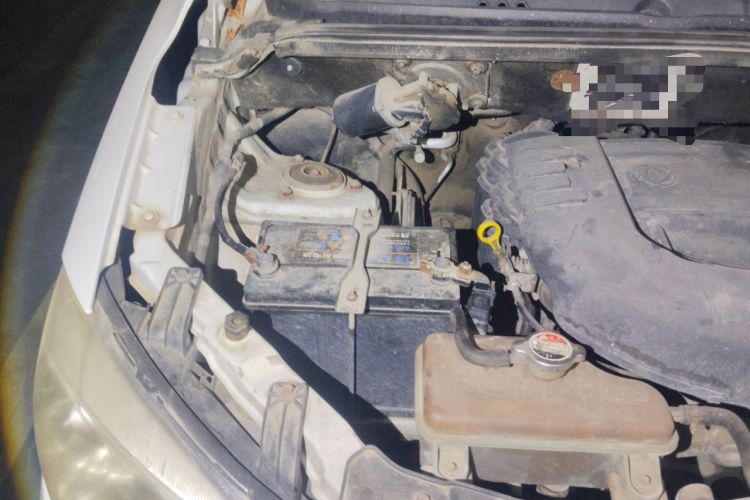 Used Dongfeng Fengon 350 2014 1.5L Manual Base Version Engine Bay Right