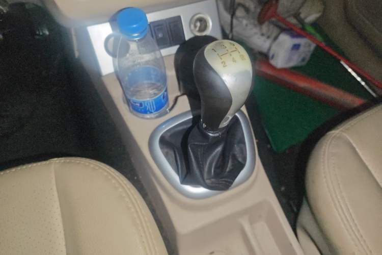 Used Dongfeng Fengon 350 2014 1.5L Manual Base Version Gear Lever