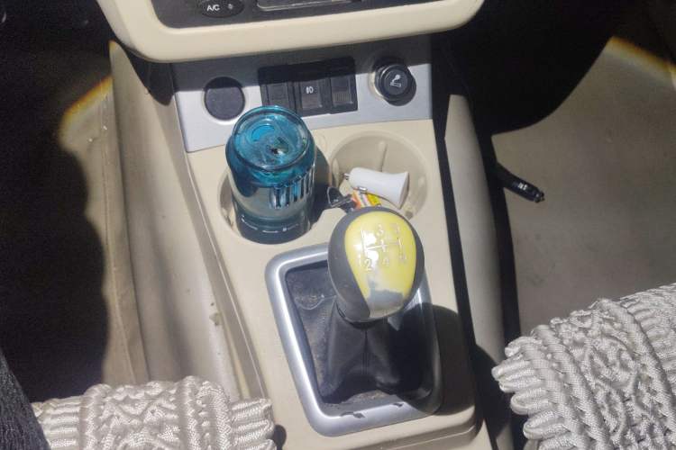 Used Dongfeng Fengon 350 2014 1.5L Manual Base Version Gear Lever